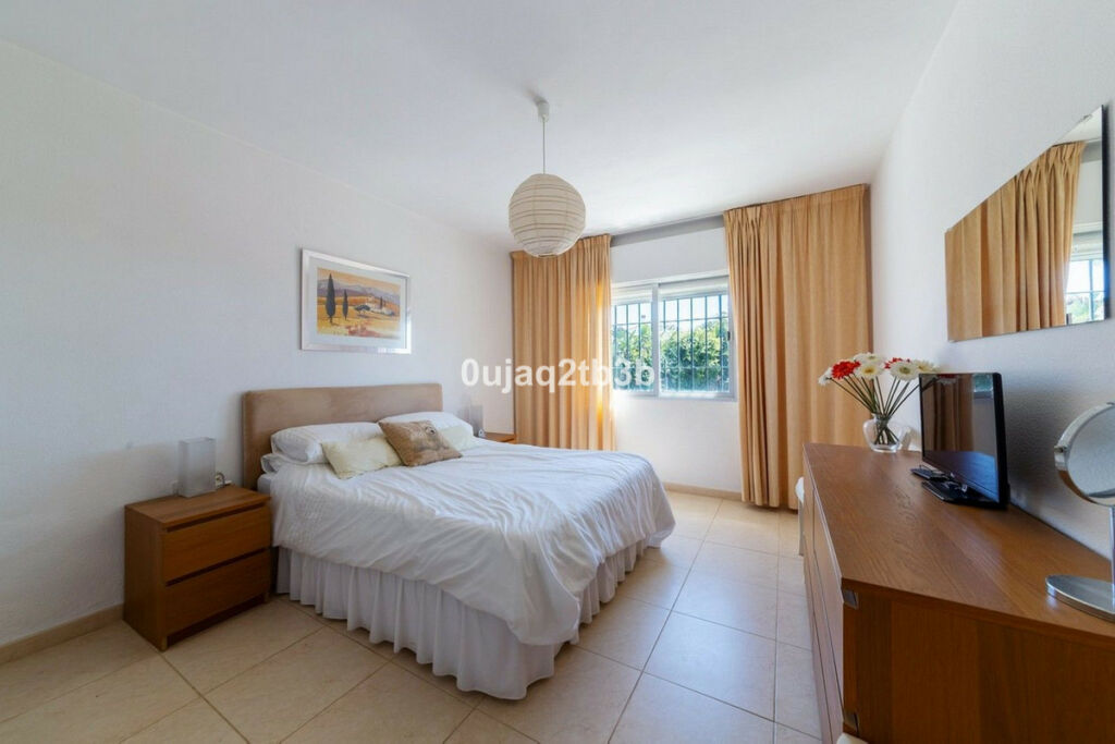 Top Floor Apartment Nueva Andalucía Málaga - image 11