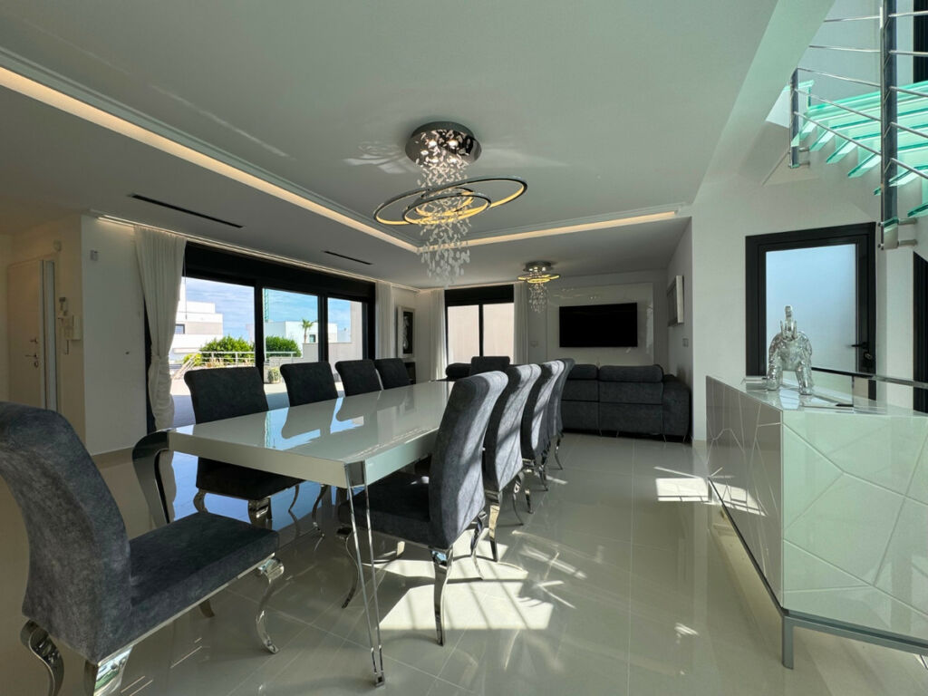 Detached Villa San Miguel de Salinas Alicante - image 9
