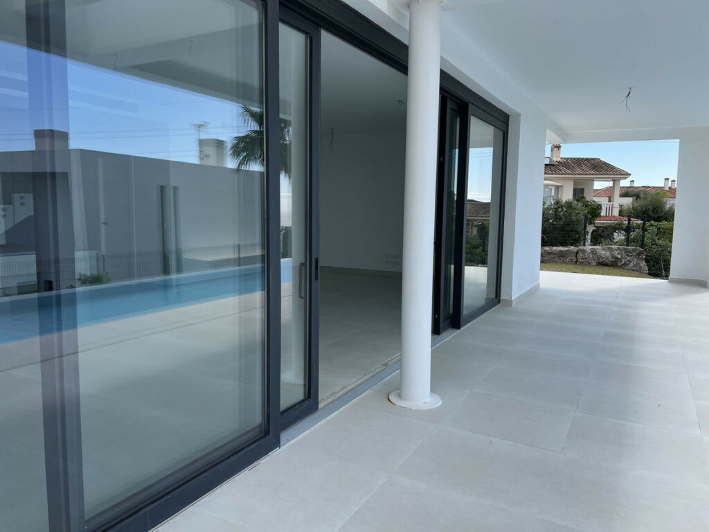 Detached Villa Fuengirola Málaga - image 5