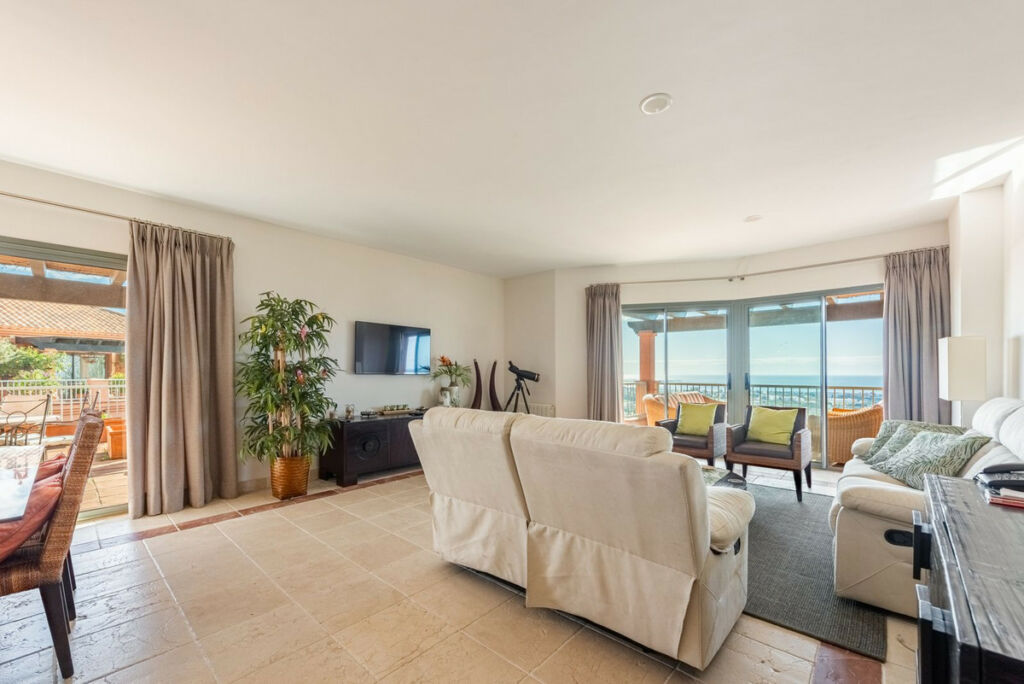 Penthouse Los Flamingos Málaga - image 9