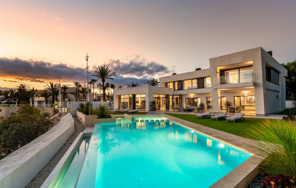 Detached Villa Cabo Roig Alicante - image 3