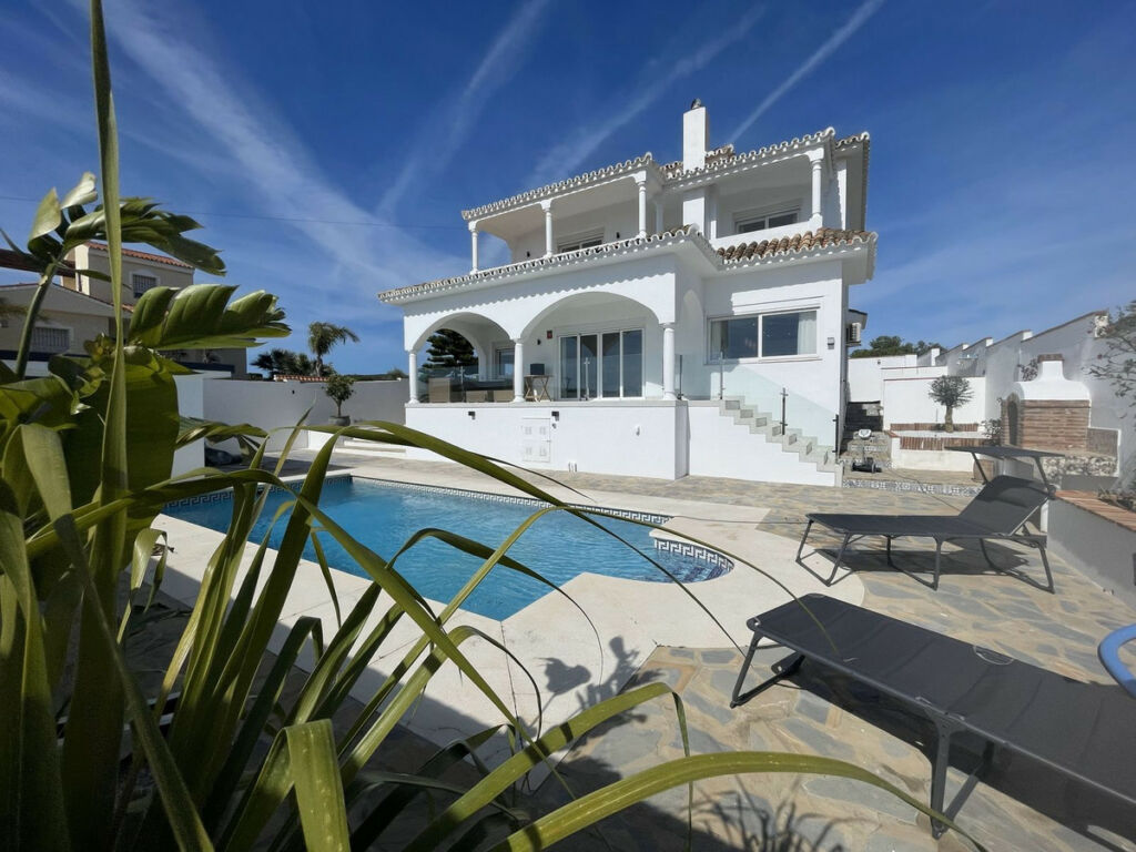 Detached Villa La Duquesa Málaga