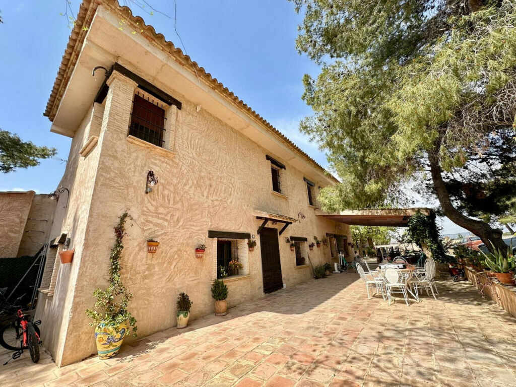 Detached Villa Yecla Murcia