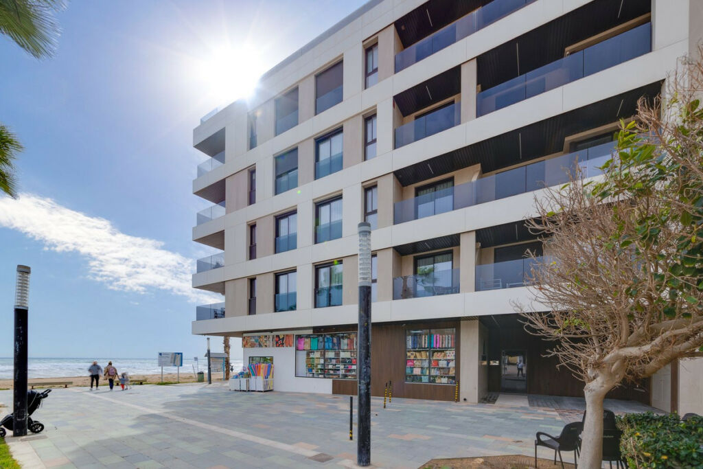Middle Floor Apartment Torrevieja Alicante