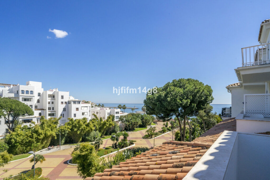 Middle Floor Apartment Puerto Banús Málaga
