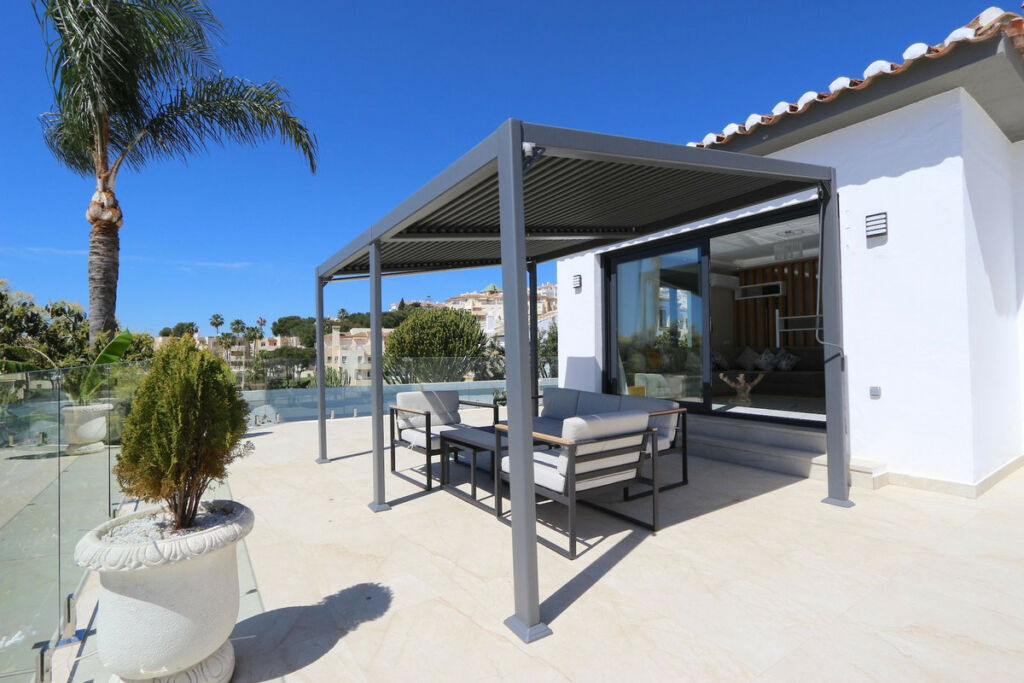 Detached Villa Riviera del Sol Málaga - image 2