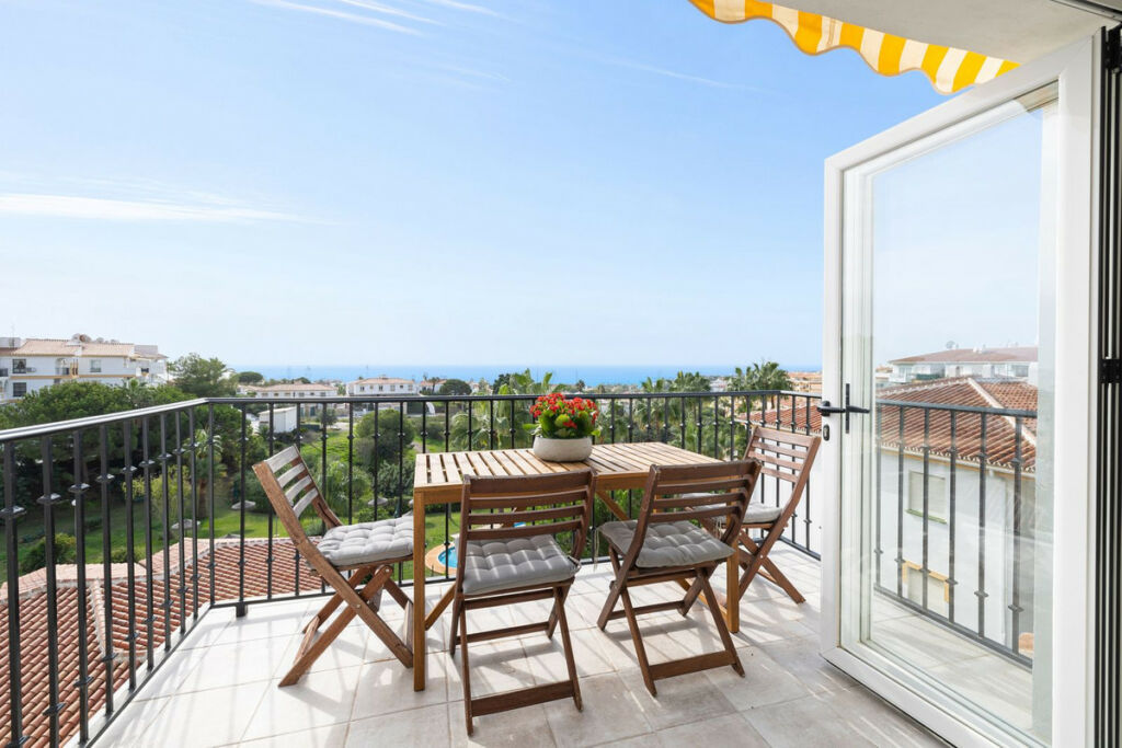 Top Floor Apartment El Faro Málaga - image 2