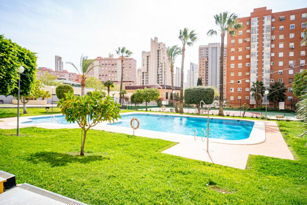 Middle Floor Apartment Benidorm Alicante - image 2