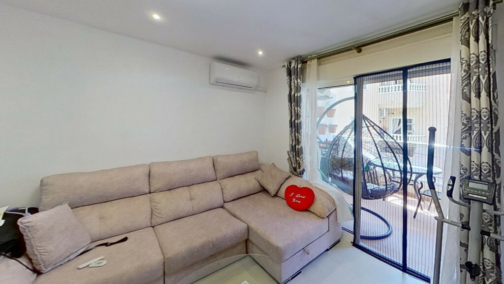 Middle Floor Apartment Torrevieja Alicante