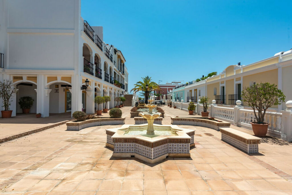Townhouse Nueva Andalucía Málaga - image 3