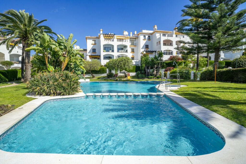 Ground Floor Apartment Nueva Andalucía Málaga - image 3