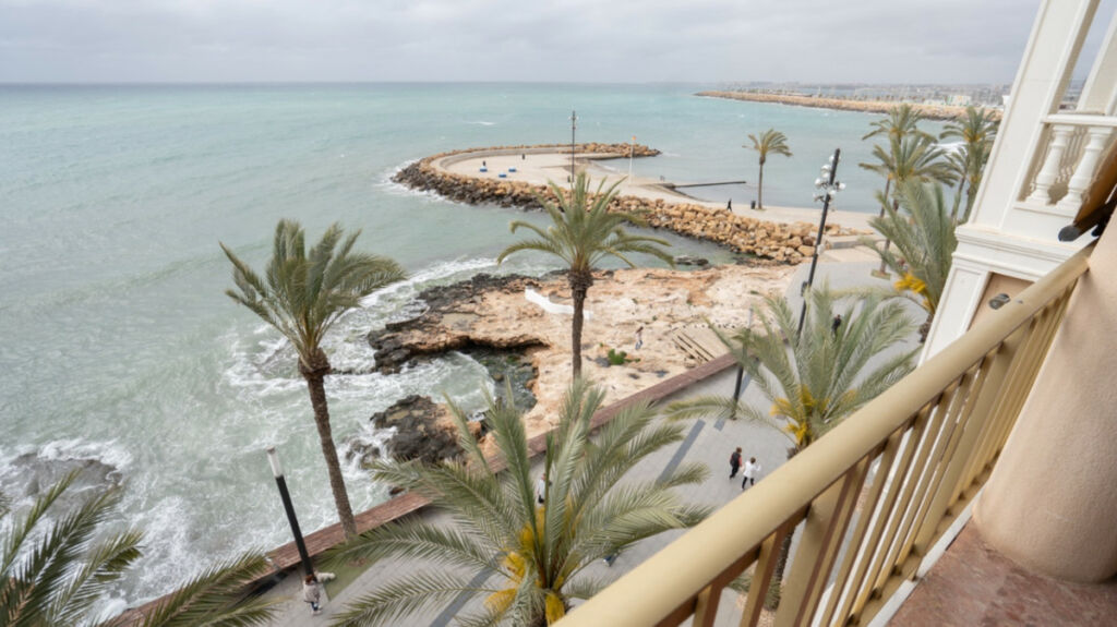 Middle Floor Apartment Torrevieja Alicante