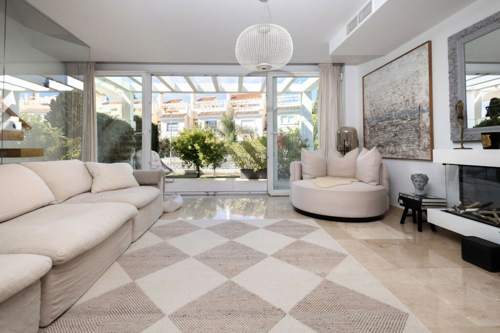 Semi-Detached House Calahonda Málaga - image 5