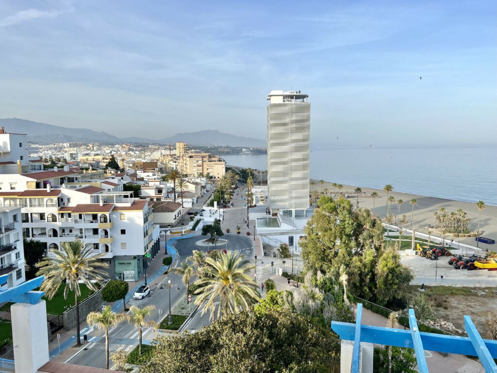 Middle Floor Apartment Estepona Málaga - image 5