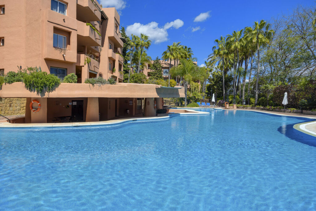 Middle Floor Apartment Marbella Málaga - image 4