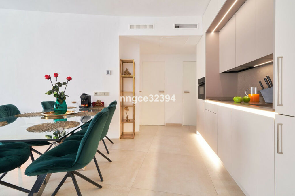 Middle Floor Apartment Marbella Málaga - image 3