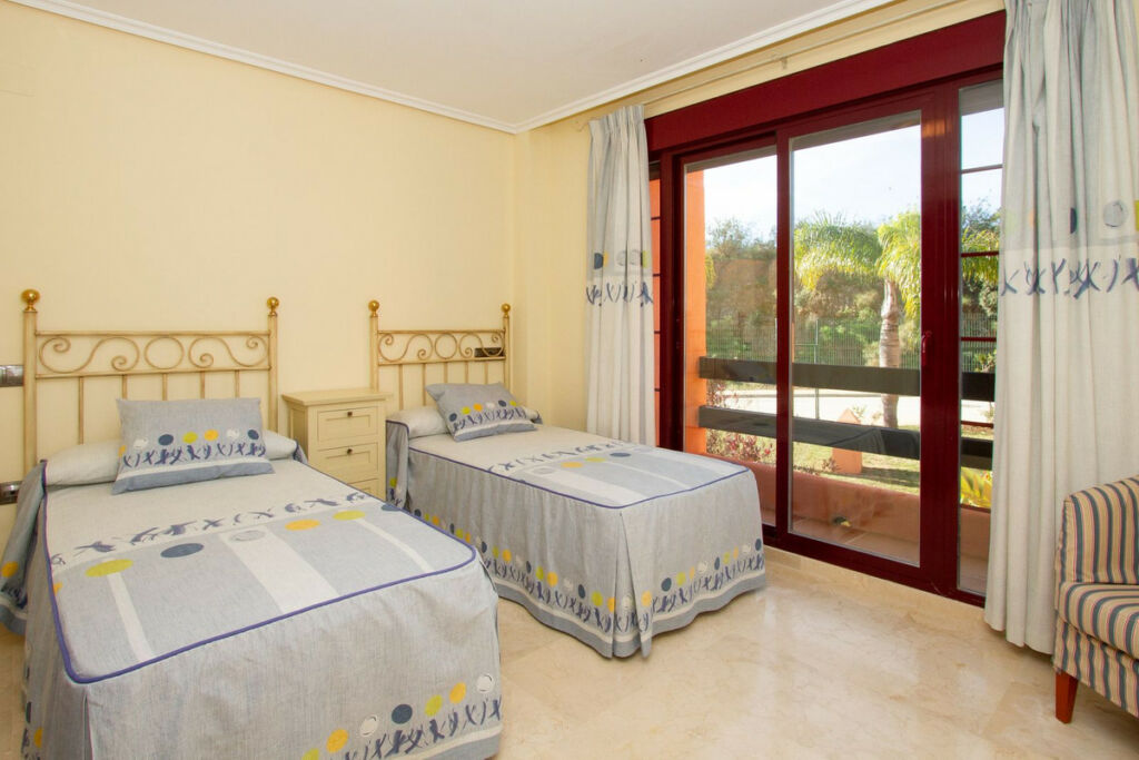Middle Floor Apartment La Mairena Málaga - image 10