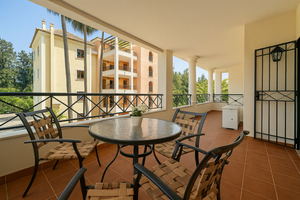 Ground Floor Apartment Nueva Andalucía Málaga - image 2