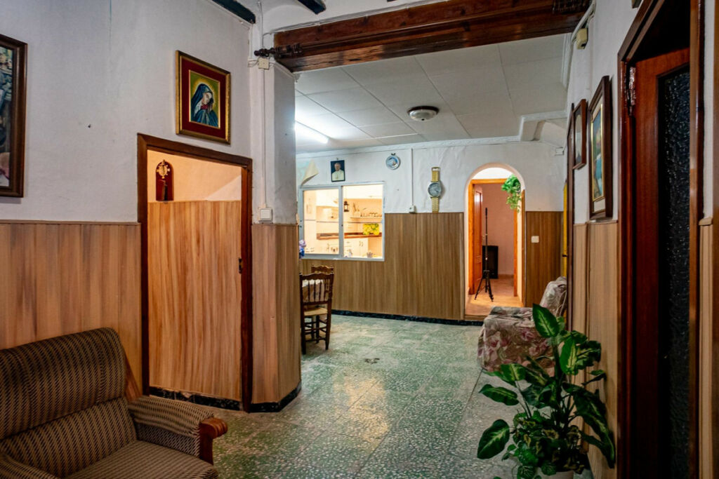 Townhouse Bolulla Alicante - image 4