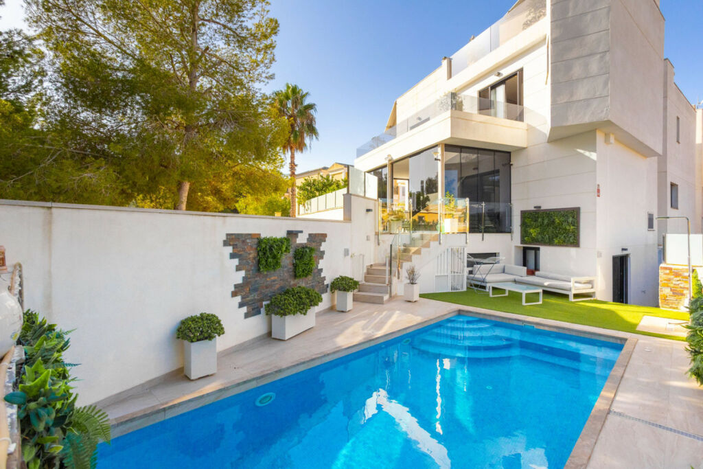 Detached Villa Villamartin Alicante