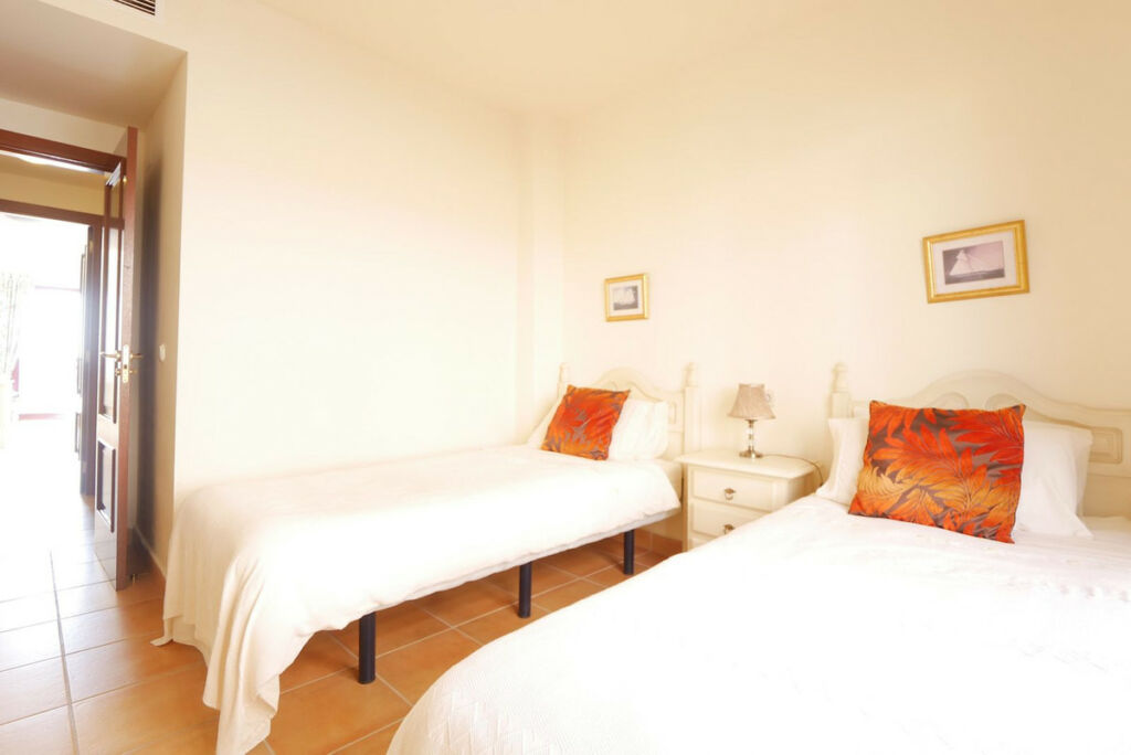 Middle Floor Apartment Calahonda Málaga - image 10