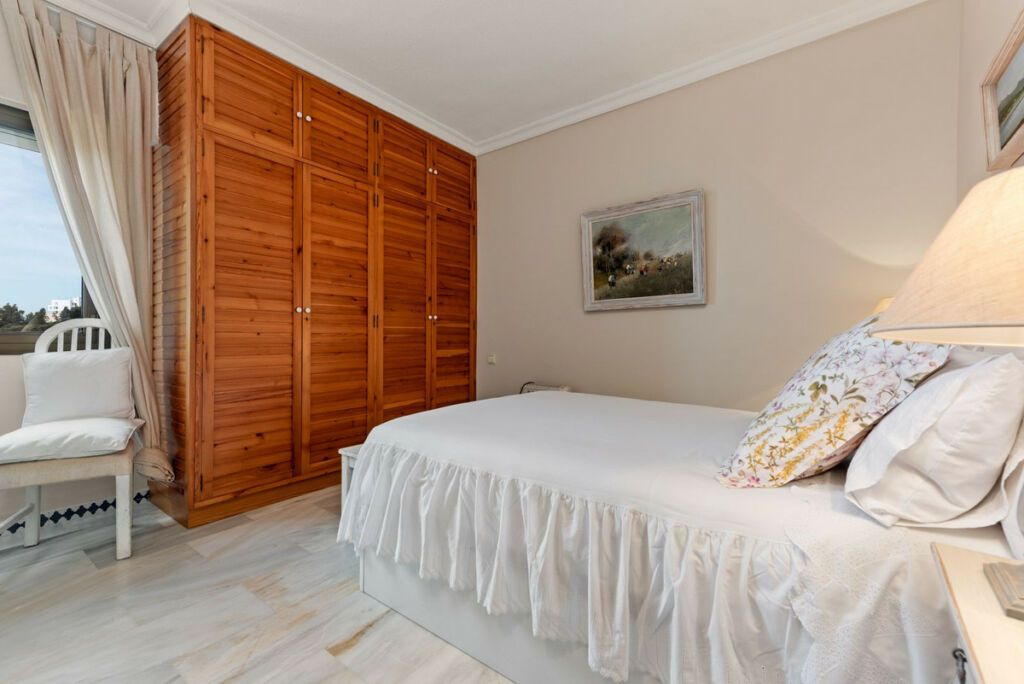 Middle Floor Apartment Estepona Málaga - image 11
