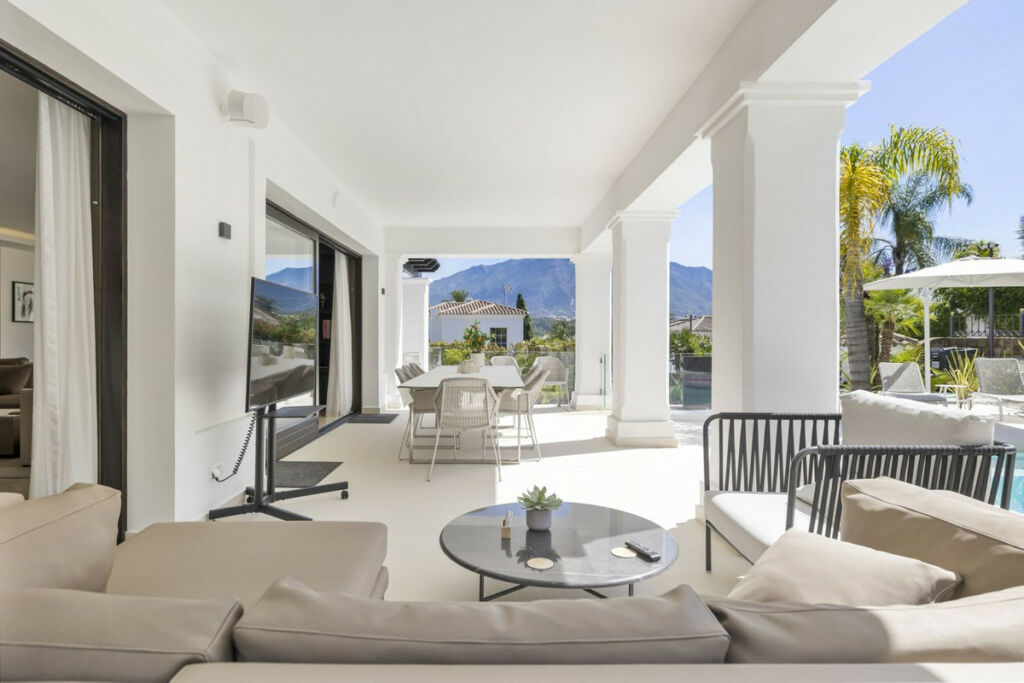 Detached Villa Nueva Andalucía Málaga - image 10