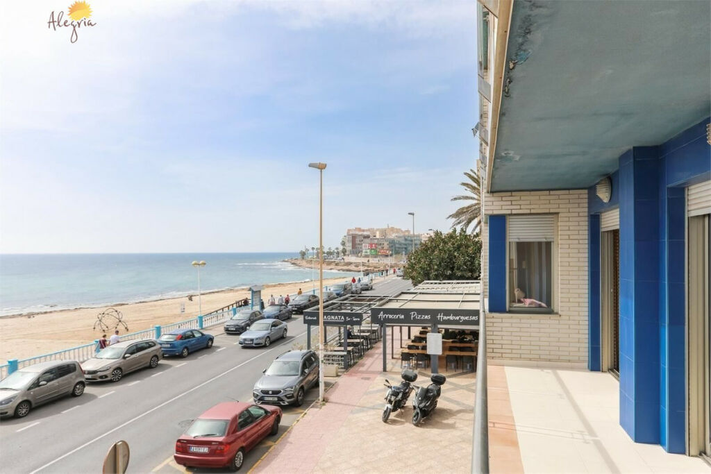 Middle Floor Apartment Torrevieja Alicante - image 10