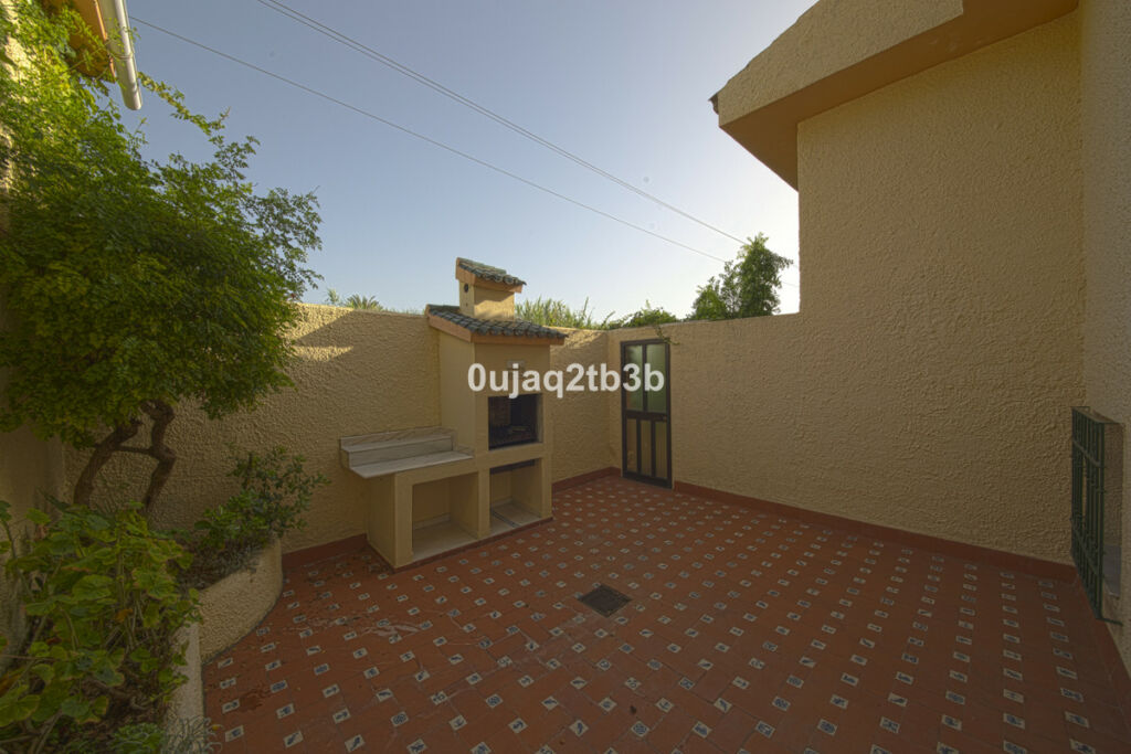 Detached Villa New Golden Mile Málaga - image 10