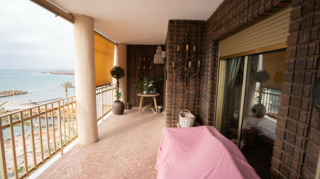 Middle Floor Apartment Torrevieja Alicante - image 10