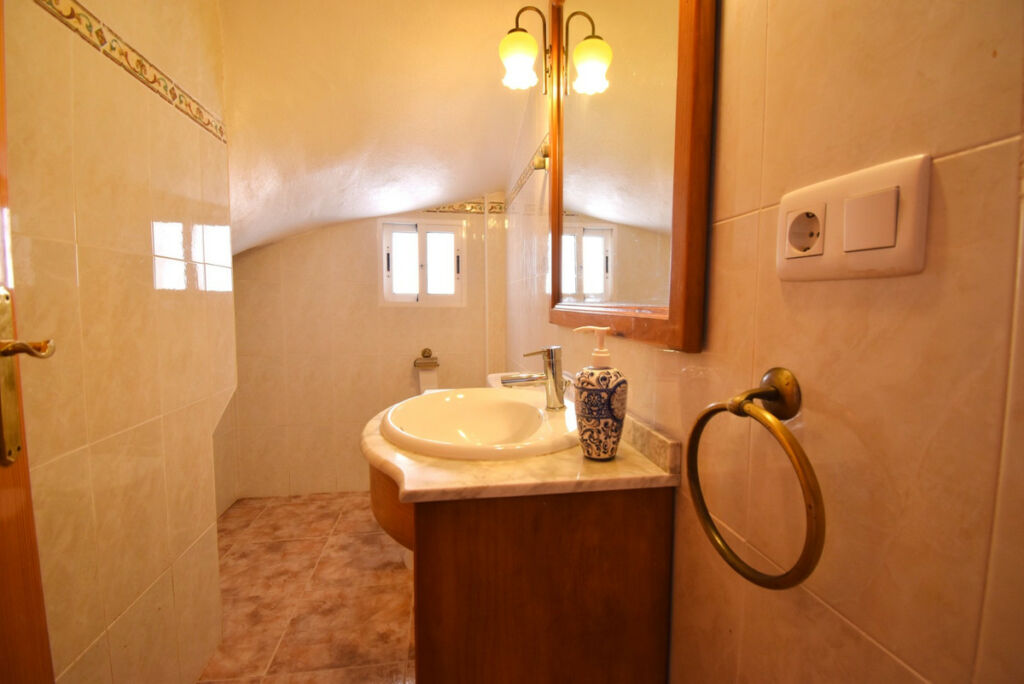 Townhouse Los Altos Alicante - image 10