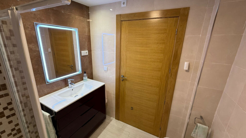 Middle Floor Apartment Torrevieja Alicante - image 10