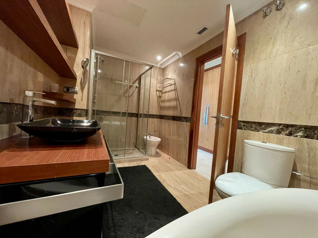 Ground Floor Apartment Puerto Banús Málaga - image 10