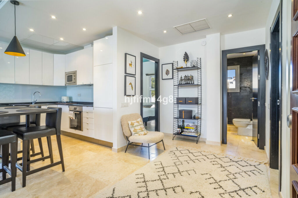 Middle Floor Apartment Puerto Banús Málaga - image 10