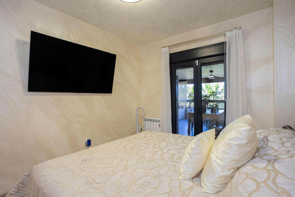 Middle Floor Apartment Los Flamingos Málaga - image 10