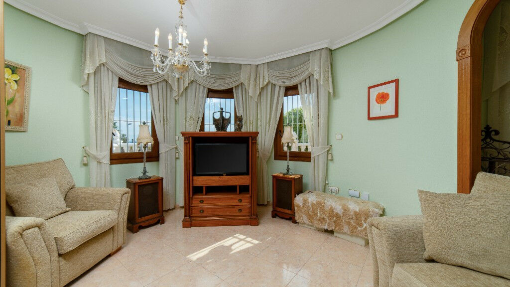 Detached Villa Los Altos Alicante - image 10