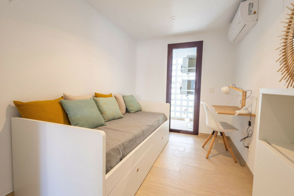 Middle Floor Apartment Nueva Andalucía Málaga - image 10