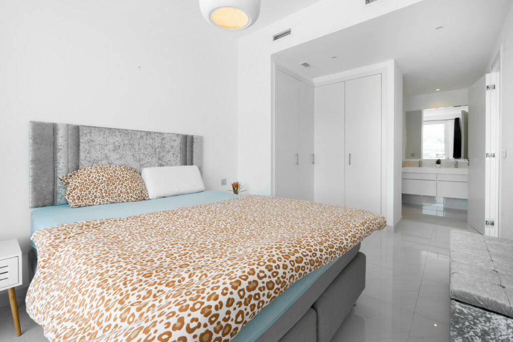 Middle Floor Apartment Estepona Málaga - image 15