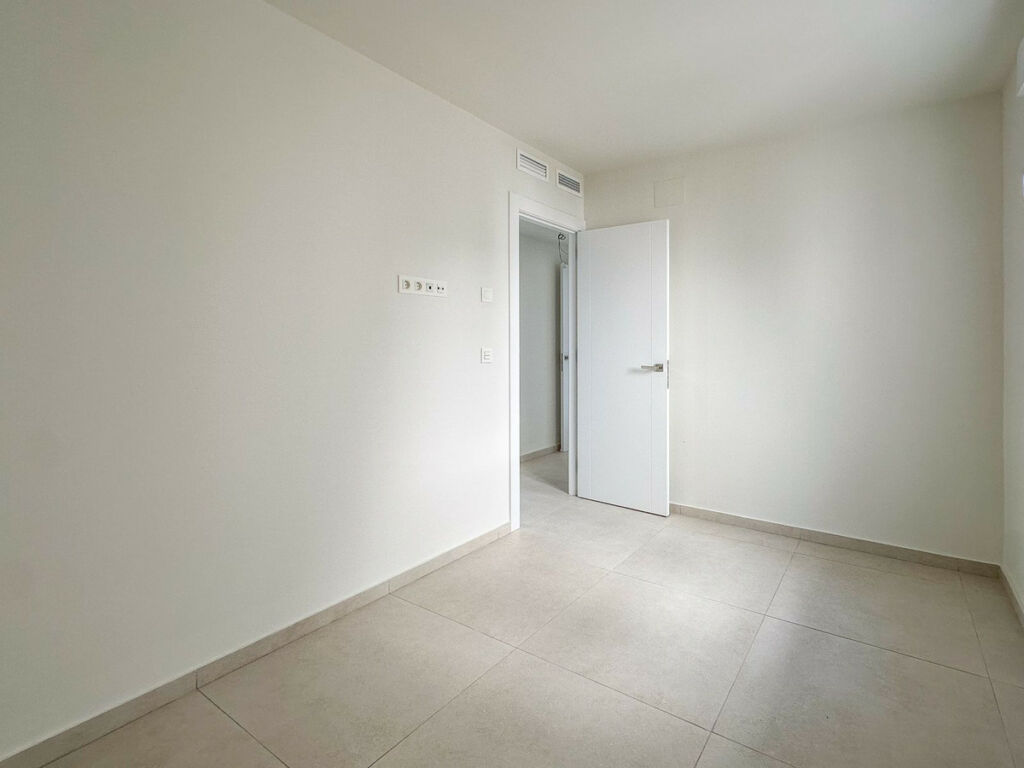 Middle Floor Apartment Fuengirola Málaga - image 10