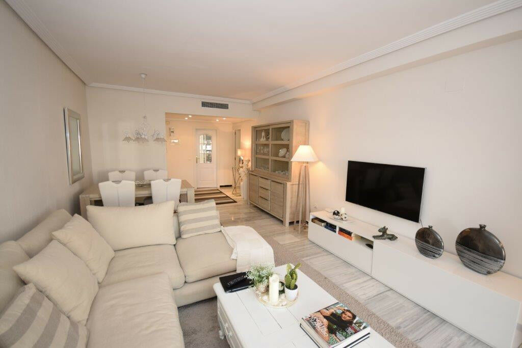Middle Floor Apartment Puerto Banús Málaga - image 10