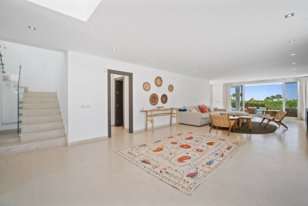 Detached Villa El Paraiso Málaga - image 10