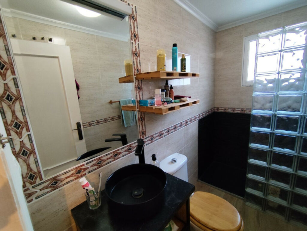 Middle Floor Apartment Torrevieja Alicante - image 10