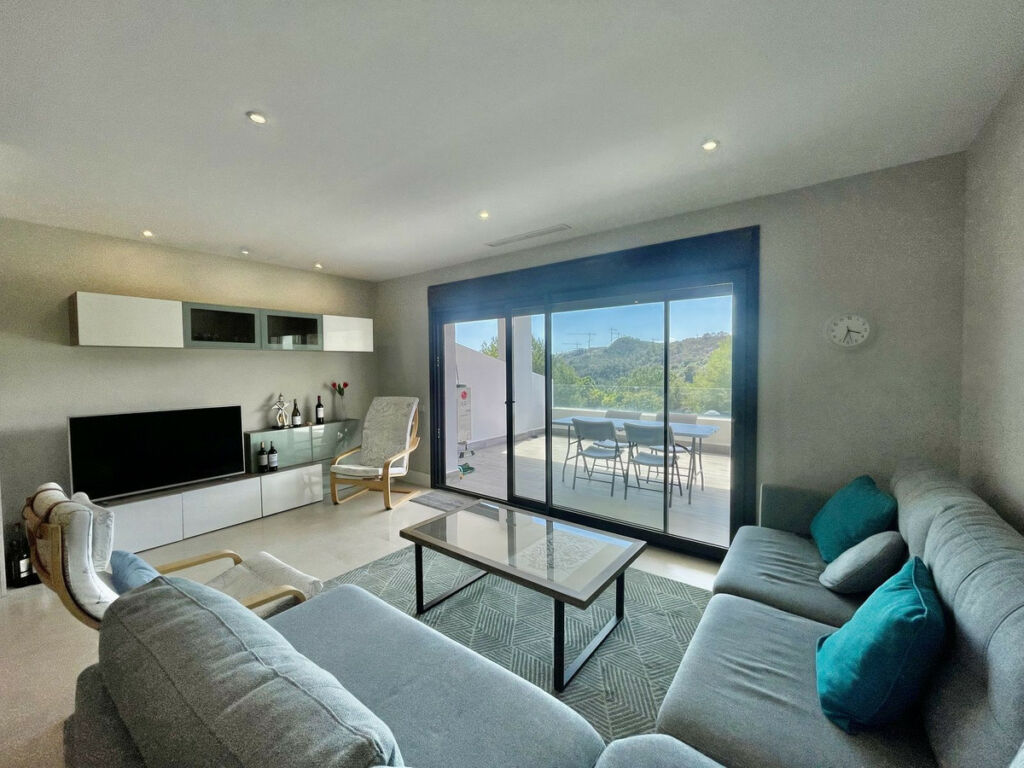 Middle Floor Apartment Estepona Málaga - image 10