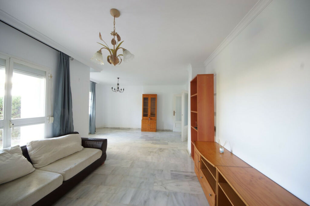 Ground Floor Apartment Estepona Málaga - image 10