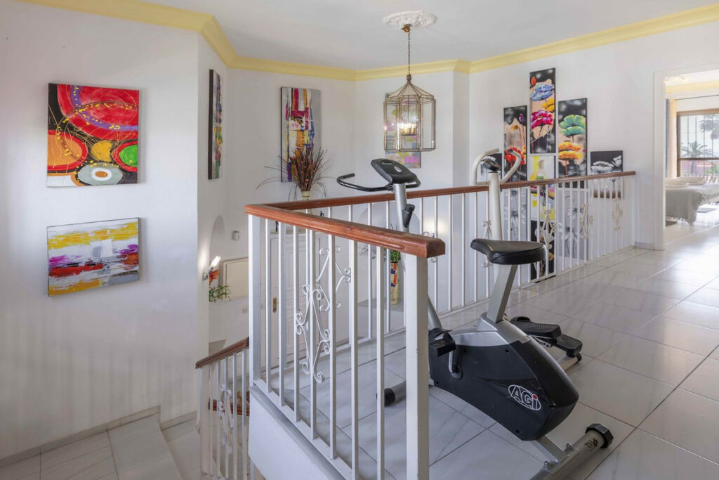 Detached Villa Estepona Málaga - image 12