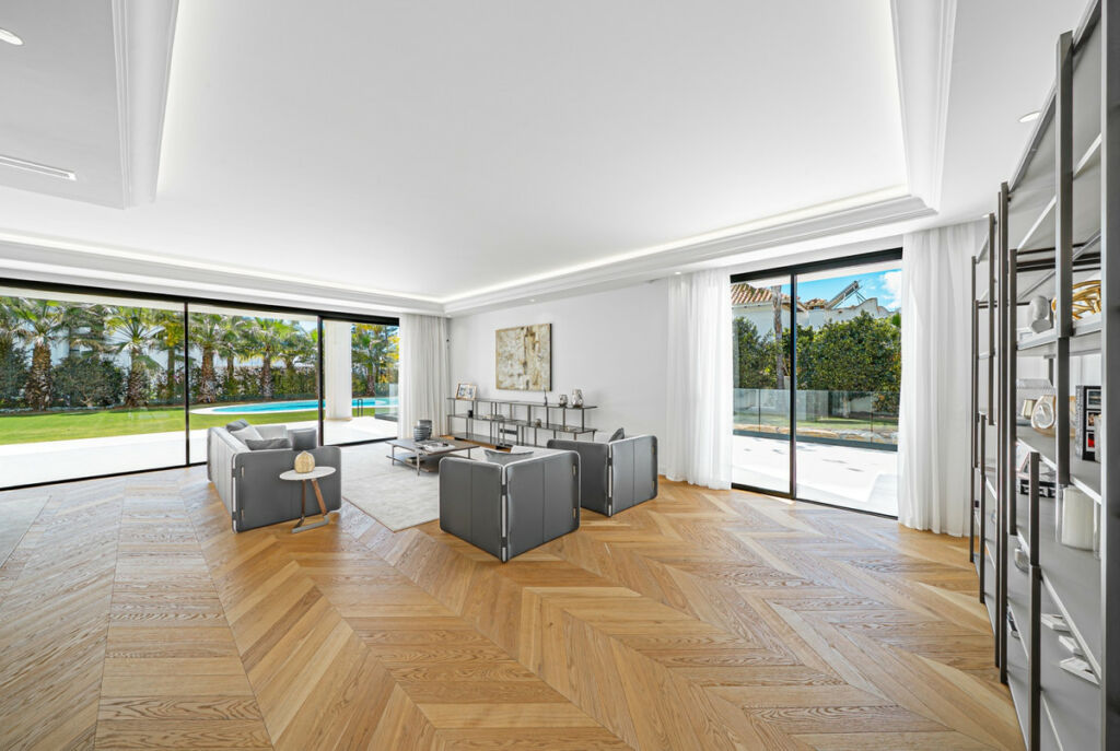 Detached Villa The Golden Mile Málaga - image 10
