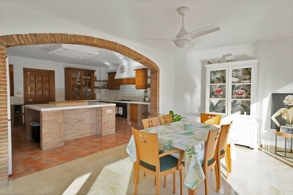 Ground Floor Apartment Benahavís Málaga - image 9