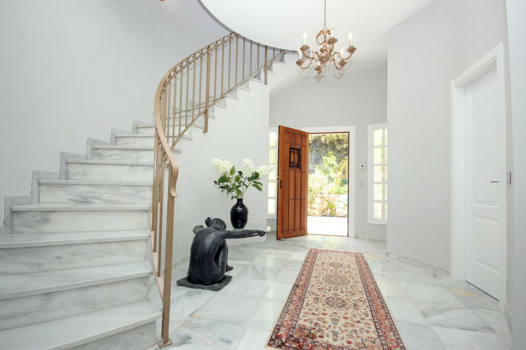 Detached Villa Benahavís Málaga - image 3