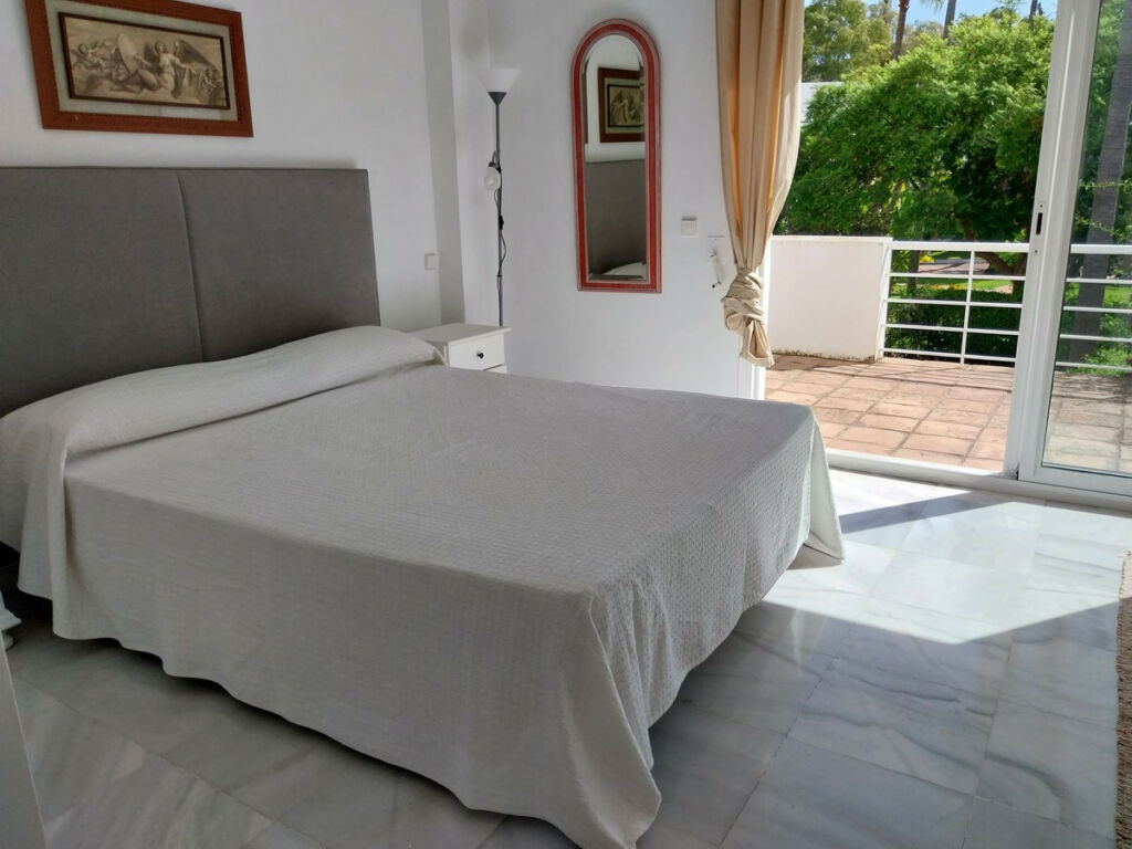 Townhouse San Pedro de Alcántara Málaga - image 10