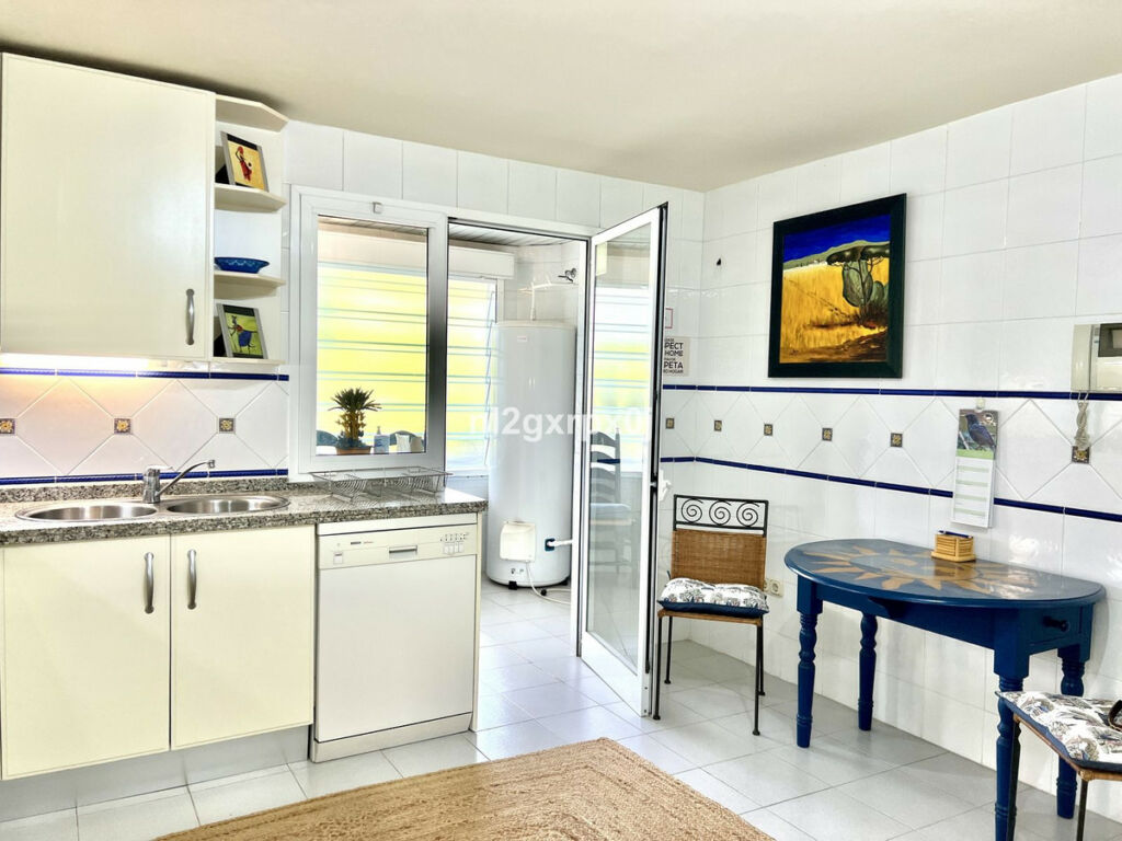 Middle Floor Apartment Bahía de Marbella Málaga - image 10